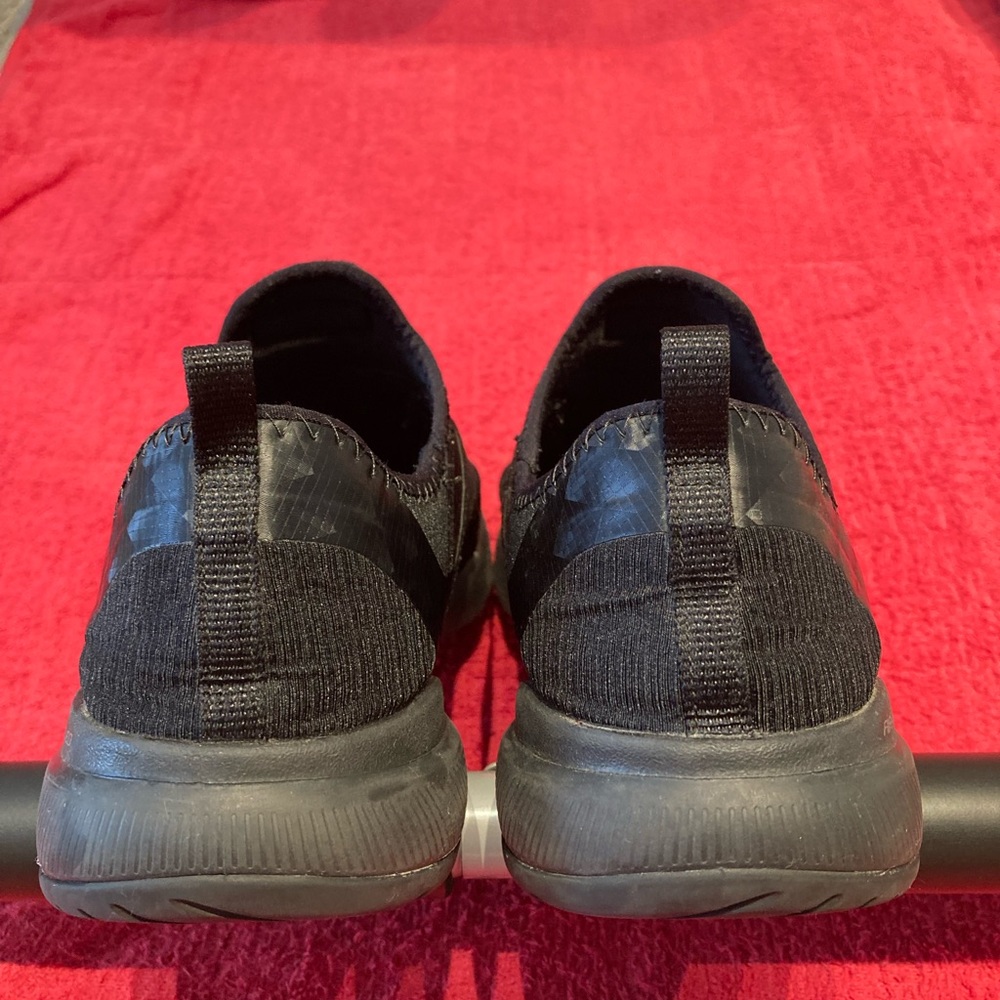 Women’s ASIC’s slip on shoe